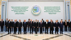 Ўзбекистон Президенти Ашхободдаги халқаро форумда иштирок этмоқда