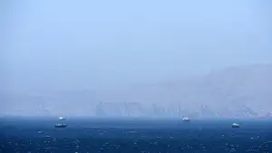 Иран идет на открытие Ормузского пролива и требует прекращения морской блокады со стороны США