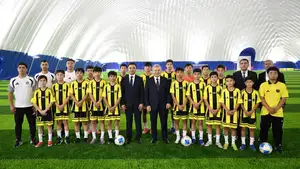 Ўзбекистон Президенти “Нефтчи” болалар футбол академиясига ташриф буюрди