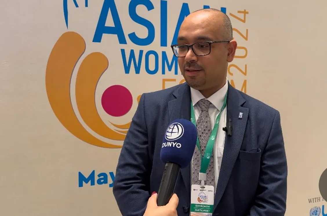 Rose McGowan yalangoch kokraklari