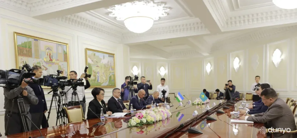 Қозоғистон Парламенти Мажилиси раиси бошчилигидаги делегация расмий ташриф билан Ўзбекистонга келди