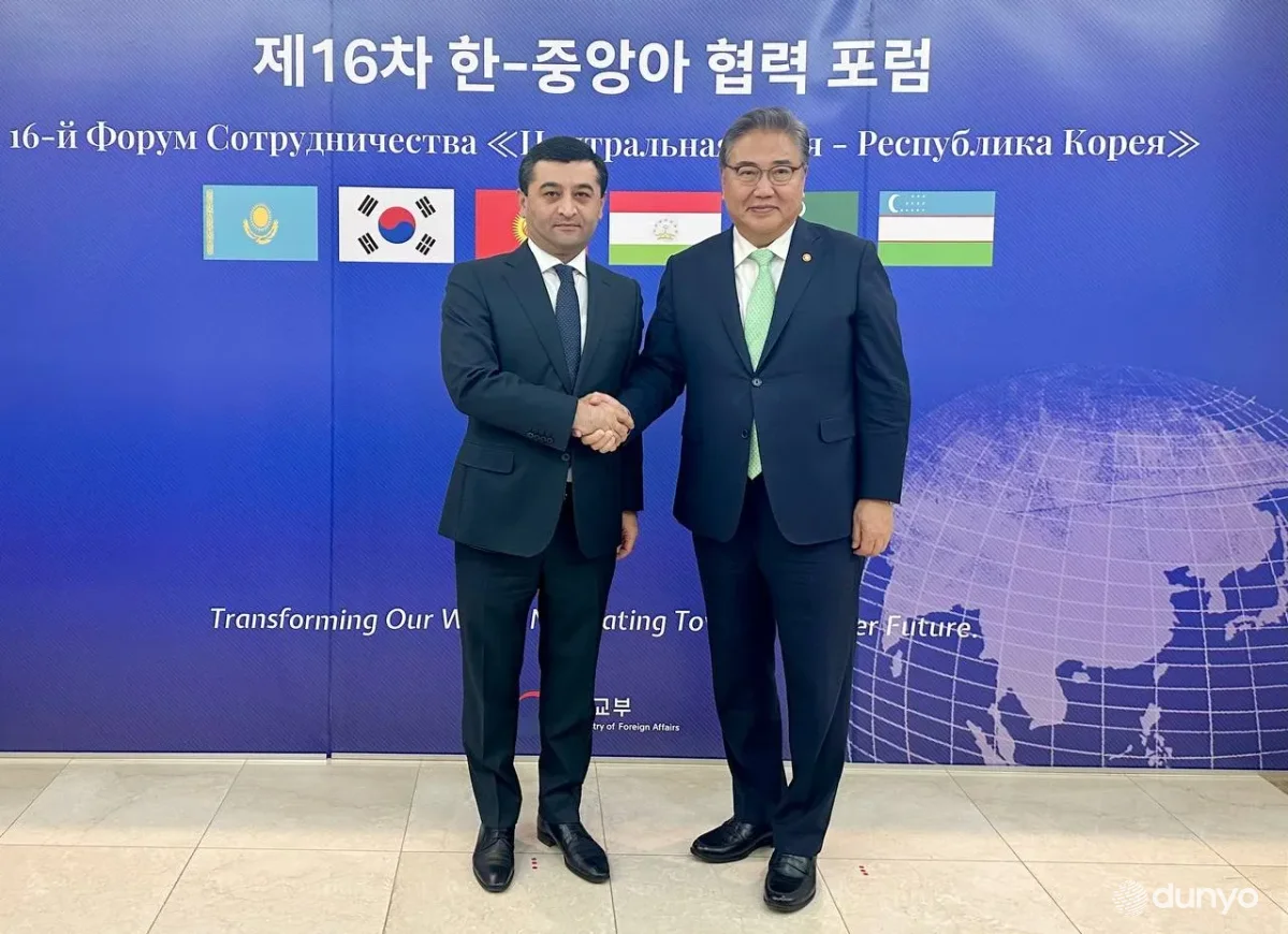 Ўзбекистон ва Жанубий Корея ТИВ раҳбарлари Ашхобод шаҳрида икки томонлама музокаралар ўтказдилар