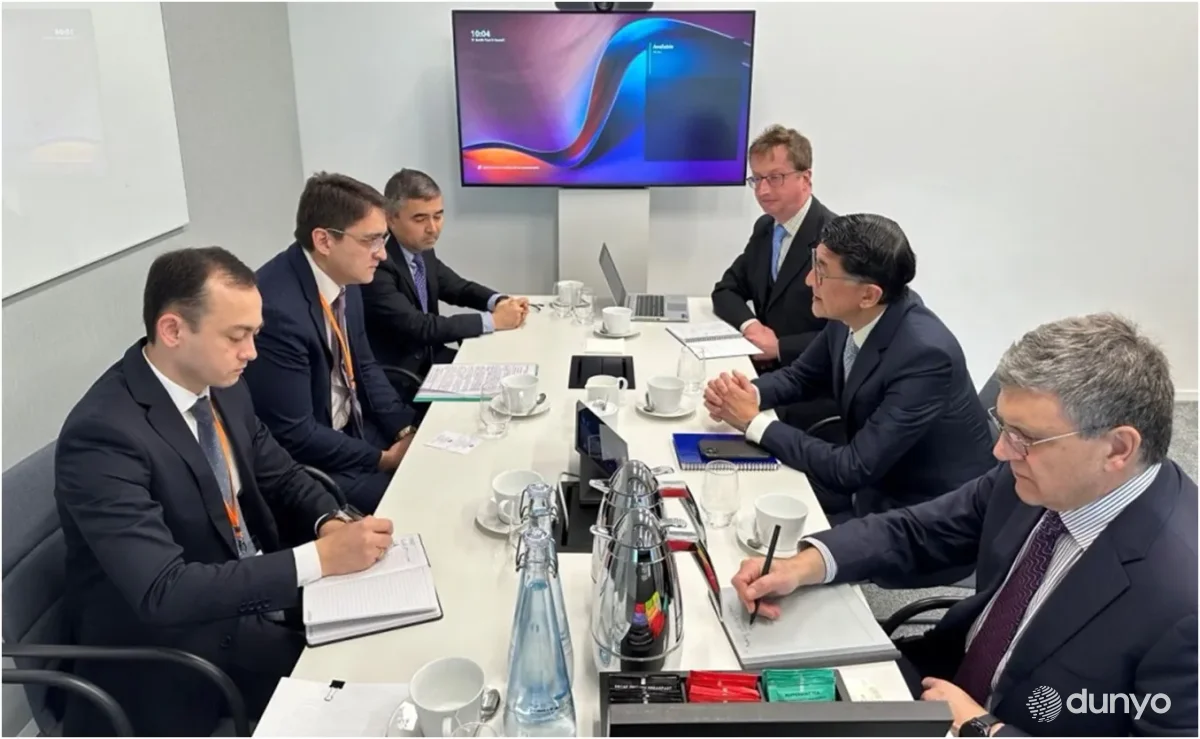 Ўзбекистон ТИВ раҳбарининг ўринбосари ва ЕТТБ бош котиби Лондонда бўлиб ўтган учрашувда икки томонлама ҳамкорликни янада ривожлантириш истиқболларини муҳокама қилдилар