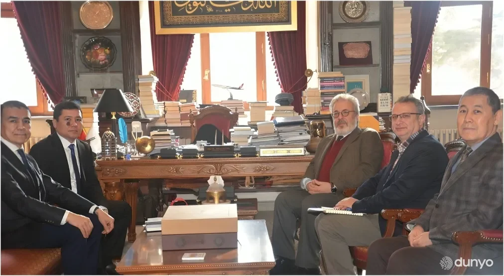 В Стамбуле обсуждены вопросы сотрудничества Узбекистана с Международным исследовательским центром по изучению исламской культуры, истории и искусства