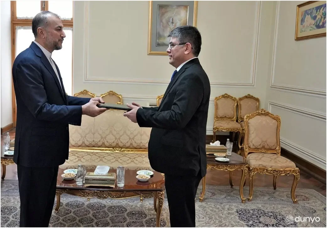 Ўзбекистоннинг янги элчиси Эрон ташқи ишлар вазирига ишонч ёрлиқлари нусхаларини топширди