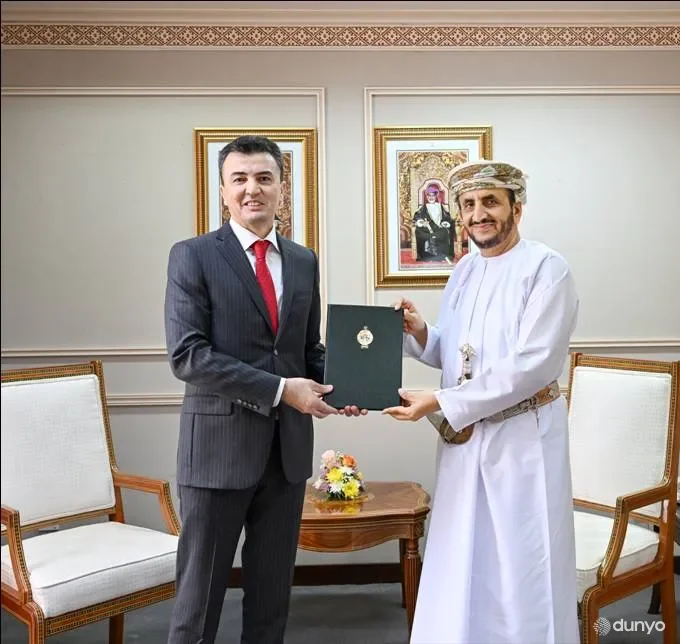 O'zbekistonning yangi tayinlangan elchisi O'mon Tashqi ishlar vazirligida ishonch yorliqlari nusxasini topshirdi