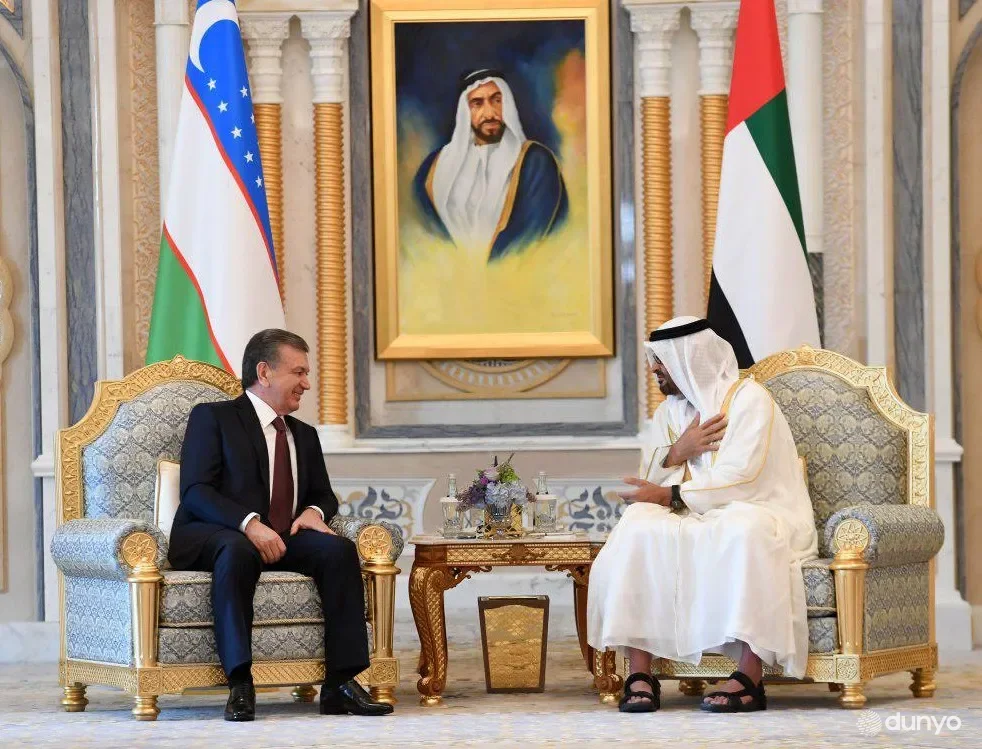 Президент Узбекистана поздравил по телефону Президента ОАЭ с днем рождения