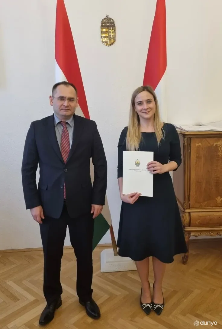 The new ambassador of Uzbekistan presents copies of his credentials to the Hungarian MFAT