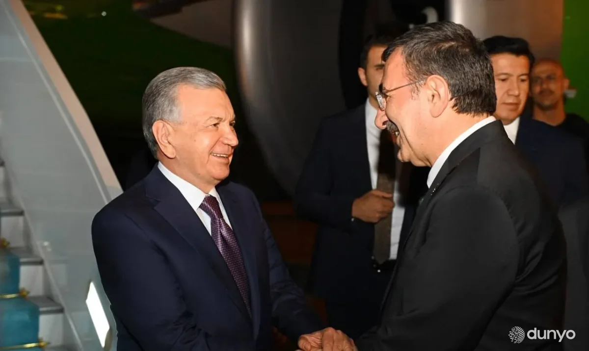 The President of Uzbekistan arrives on an official visit to Ankara