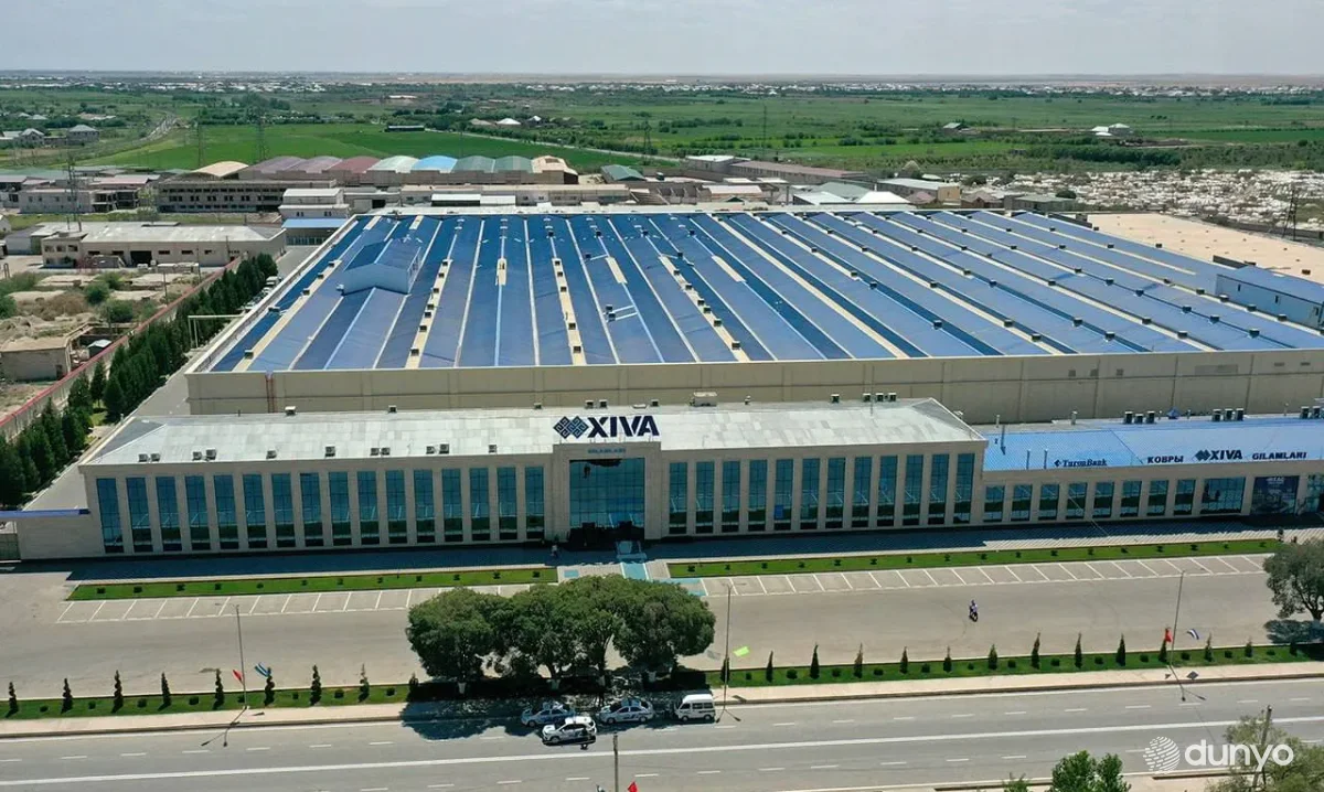 Лидеры Узбекистана и Кыргызстана ознакомились с крупным ковровым предприятием в Хиве, а также выставкой продукции под брендом «Made in Uzbekistan»