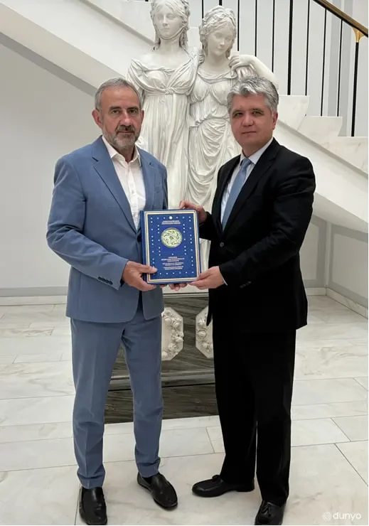 Книги-альбомы из серии «Культурное наследие Узбекистана в мировых коллекциях» переданы в государственные музеи Берлина