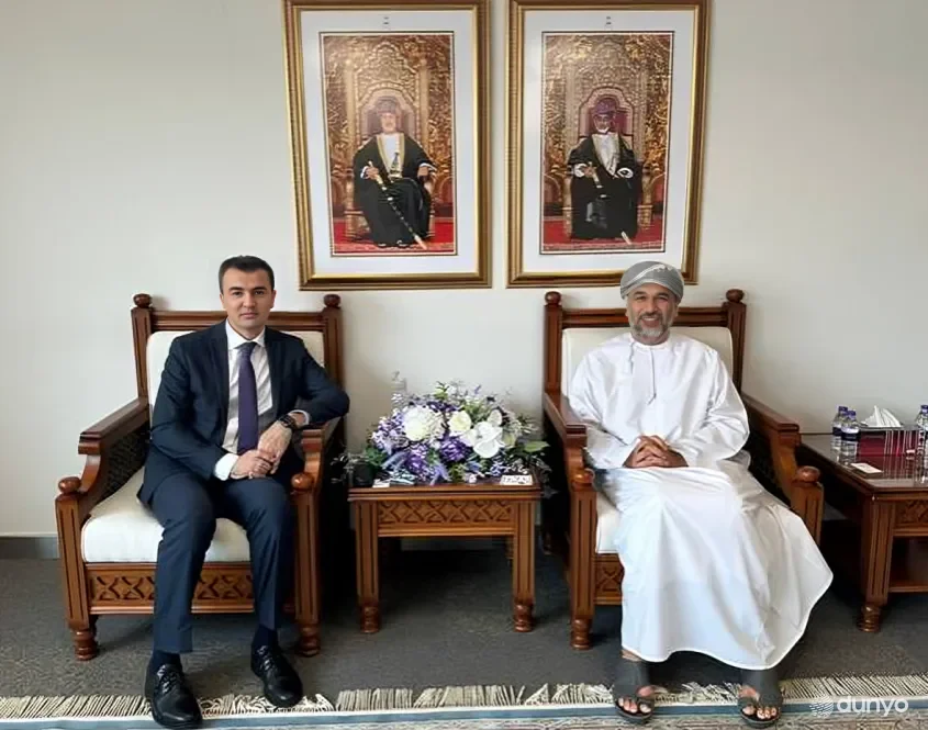 В Маскате обсуждены вопросы налаживания сотрудничества с крупнейшей компанией Омана в сфере логистики