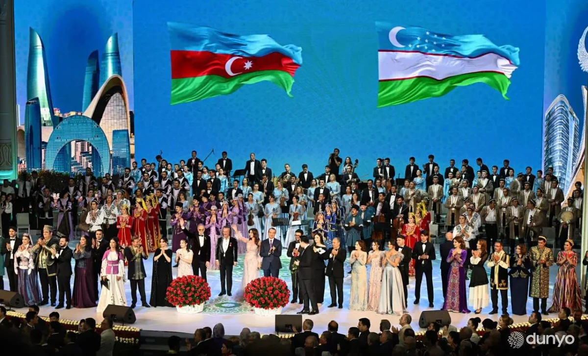 Presidents of Uzbekistan and Azerbaijan take part in a joint concert of artists of the two countries