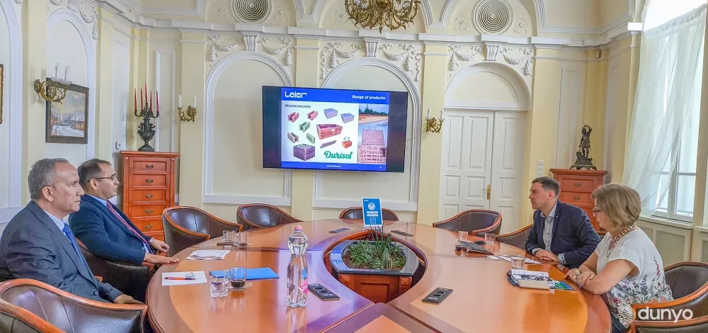 Посол Узбекистана посетил венгерскую строительную компанию в городе Дьёр