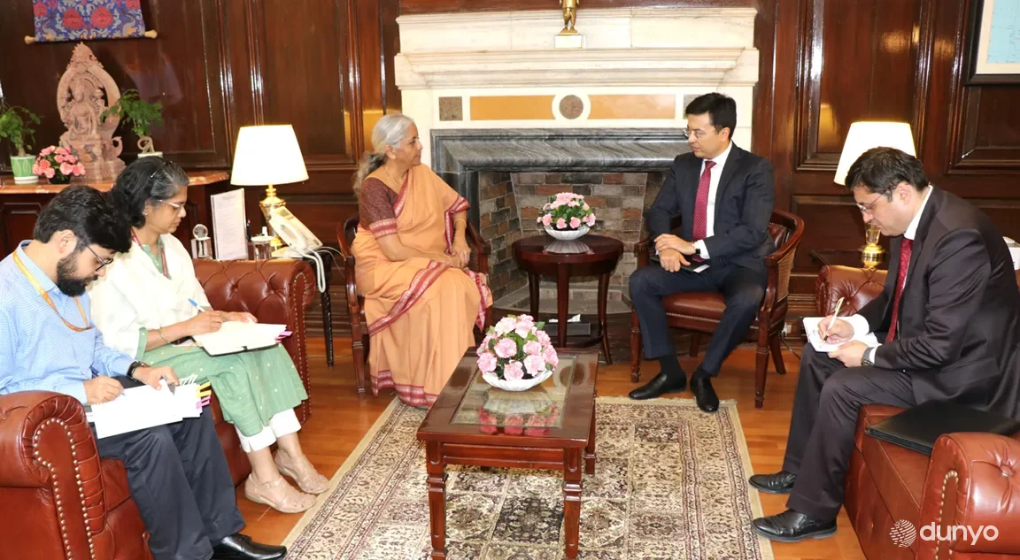 Ўзбекистон элчиси Ҳиндистон молия вазири билан учрашди