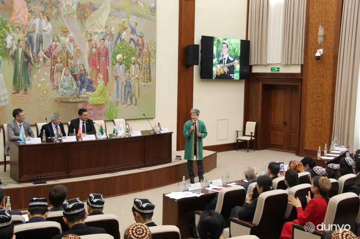 Призывы Махтумкули к справедливости, единству и братству народов звучат как важное напоминание о том, что мир и процветание возможны только через сотрудничество и взаимное уважение