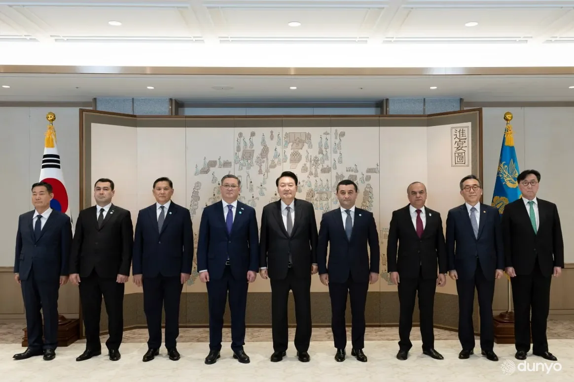 Janubiy Koreya Prezidenti O'zbekiston tashqi ishlar vaziri va Markaziy Osiyo mamlakatlari TIV rahbarlarini qabul qildi