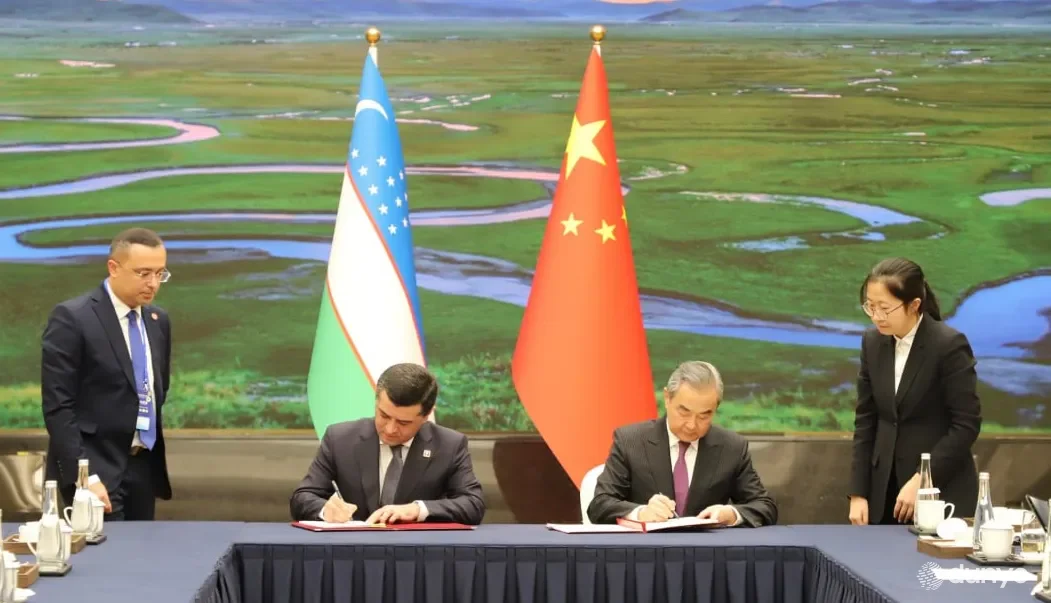Министры иностранных дел Узбекистана и Китая подписали межправительственное соглашение о взаимном освобождении от визовых требований