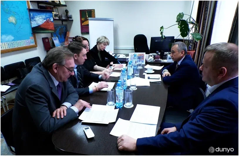 O'zbekiston bosh konsuli Tomsk viloyati gubernatorining o'rinbosari bilan hududlararo hamkorlikni jadallashtirish istiqbollarin muhokama qildi
