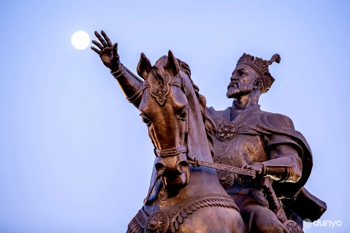 Bugun o'rta asrlarning yirik davlat arbobi, buyuk sarkarda Amir Temur tavallud topgan kun