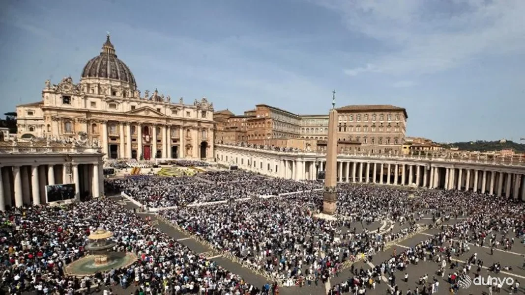После кончины папы Франциска Ватикану предстоит церемония прощания с понтификом и избрание нового