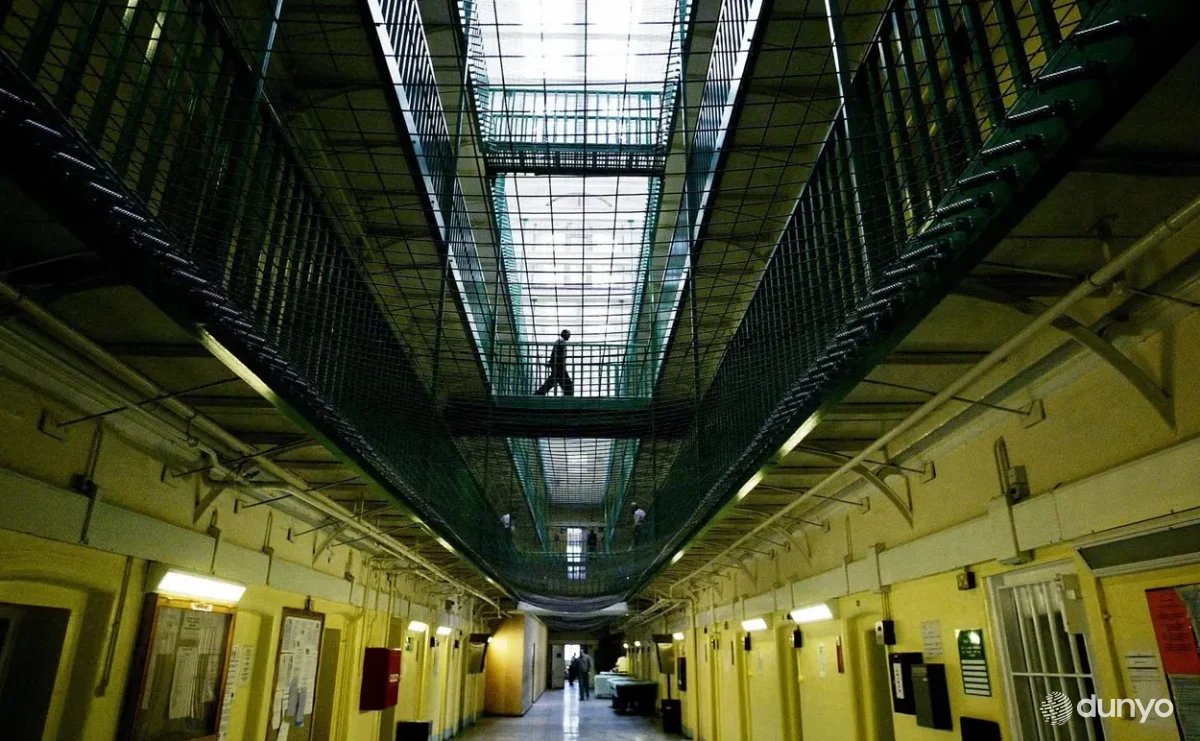 Из-за нехватки мест в британских тюрьмах правительство планирует условно-досрочно освободить заключенных