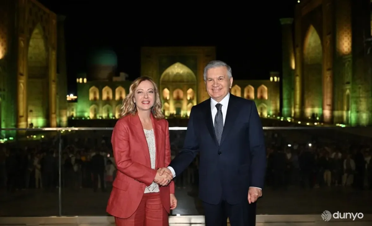 Премьер-министр Италии в сопровождении Президента Узбекистана ознакомилась с ансамблем Регистан и этнопарком «Вечный город»