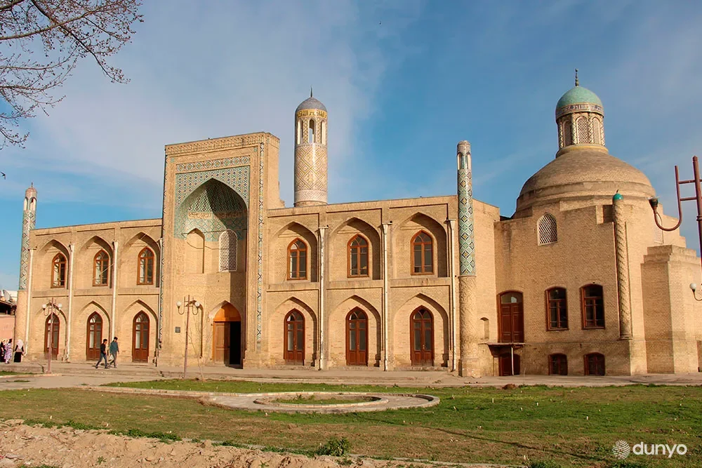 Мисрлик машҳур тур-блогер Ўзбекистоннинг бой тарихий мероси ва сайёҳлик салоҳиятини тарғиб қиляпти