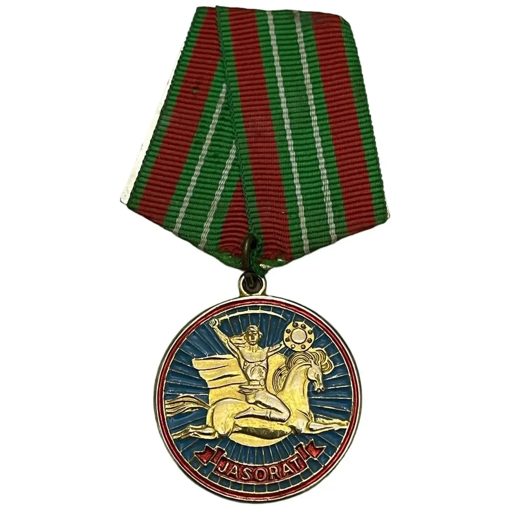 Президент Узбекистана наградил медалью "Жасорат" соотечественников, спасших жизни тонувших в канале Бурджар девочек