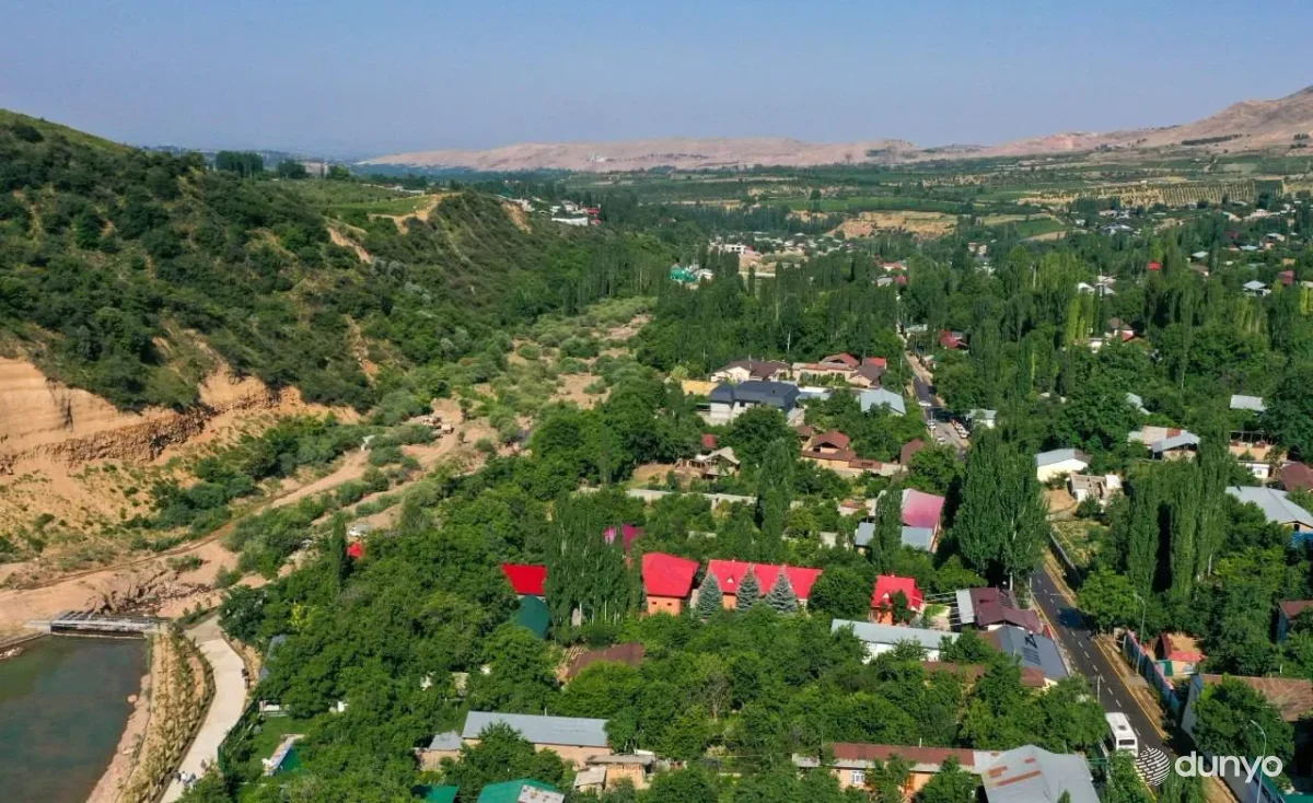 Ўзбекистон Президенти Паркент туманидаги Кумушкон маҳалласига ташриф буюрди ва меҳмон уйларини кўздан кечирди