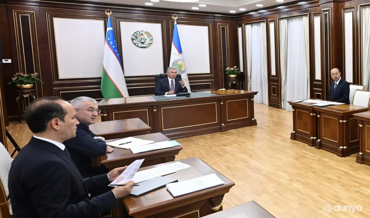Президент Узбекистана провел совещание по обсуждению неотложных мер во внешней торговле и транспортно-логистической сфере