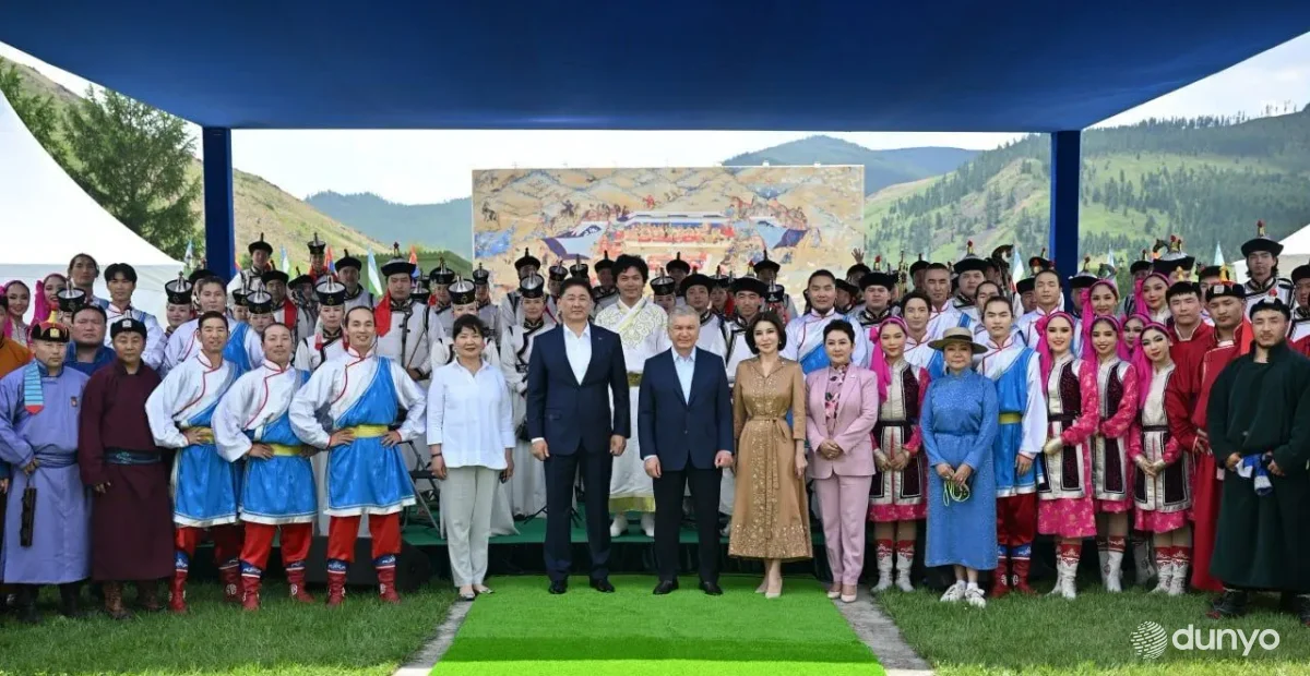 Ўзбекистон ва Мўғулистон етакчилари "Их Тэнгэр" давлат мажмуасида дарахт экдилар