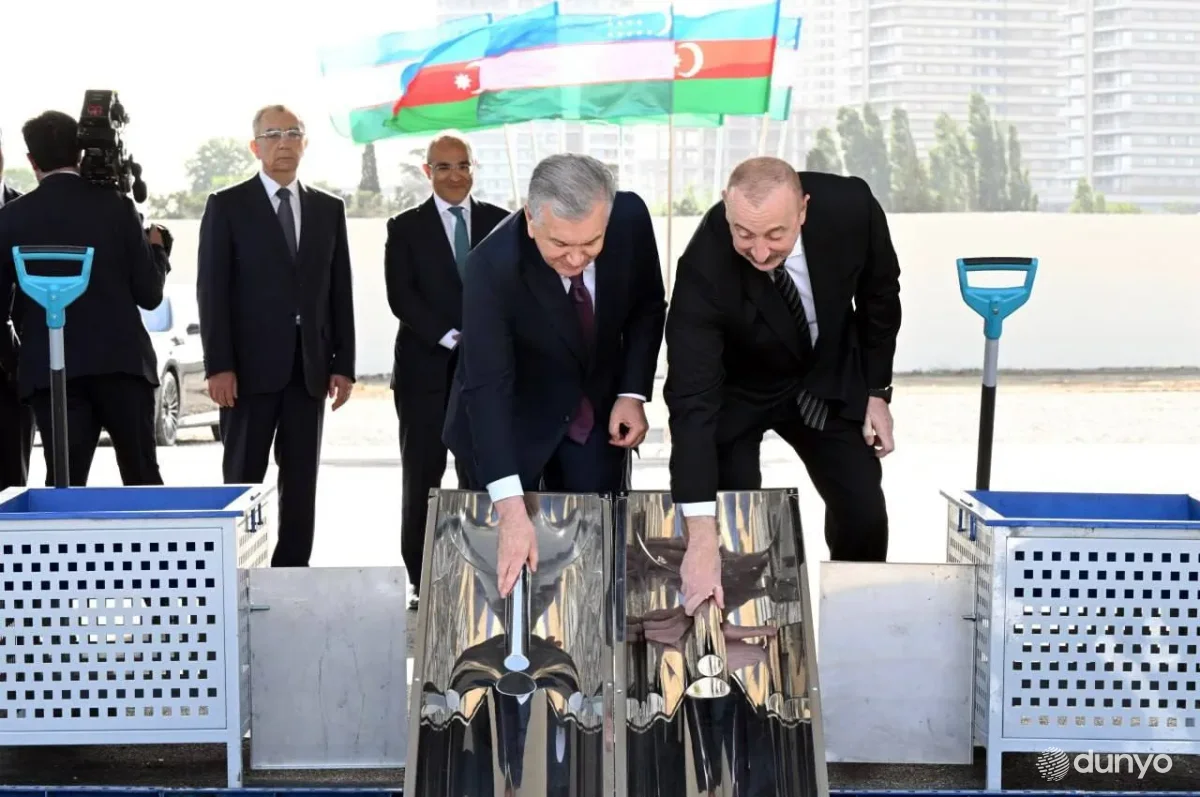 Ўзбекистон ва Озарбайжон Президентлари Боку шаҳридаги "Ўзбекистон" боғига тамал тоши қўйдилар