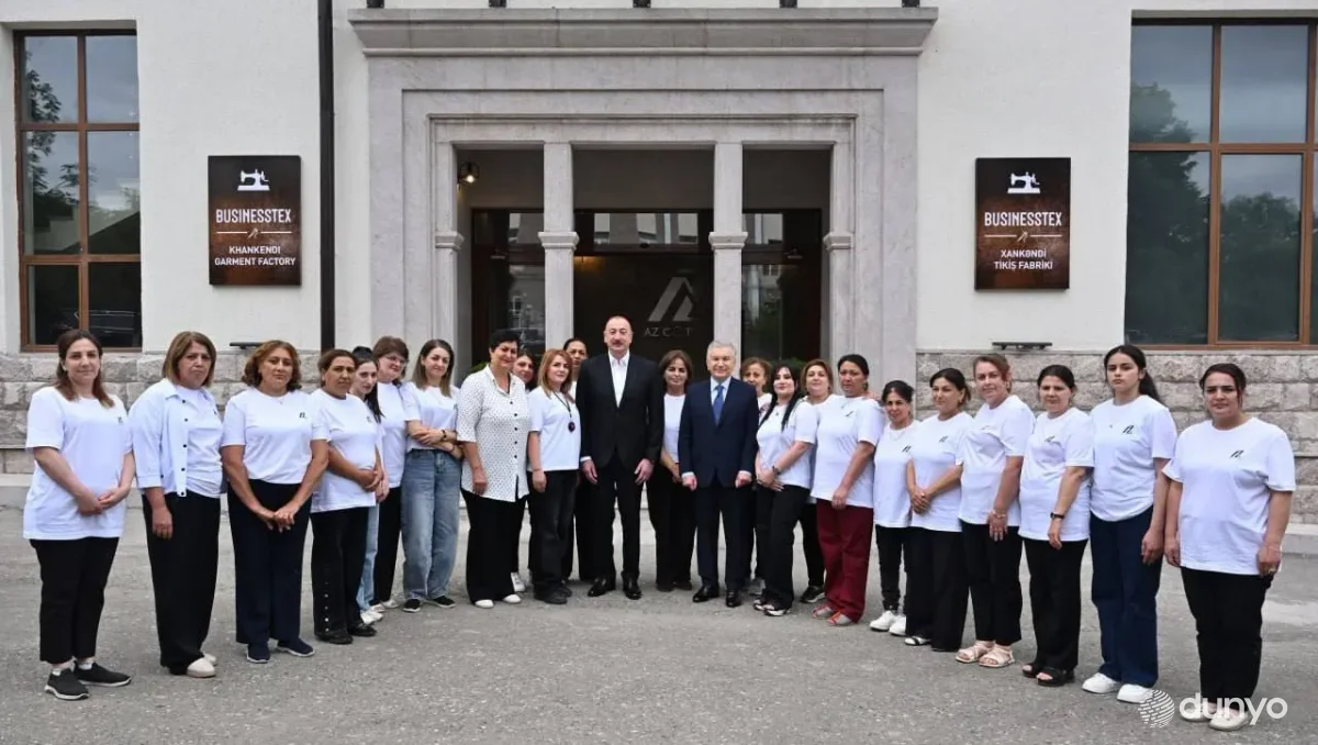 Ўзбекистон ва Озарбайжон Президентлари биргаликда Хонкенди шаҳридаги тикувчилик фабрикасига ташриф буюрдилар