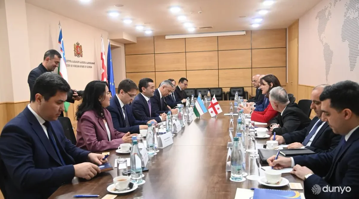 Тбилисида бўлиб ўтган музокаралар якунида Ўзбекистон ва Грузия ташқи ишлар вазирлари 2025-2026 йиллар учун вазирликлар ўртасидаги ҳамкорлик дастурини имзоладилар