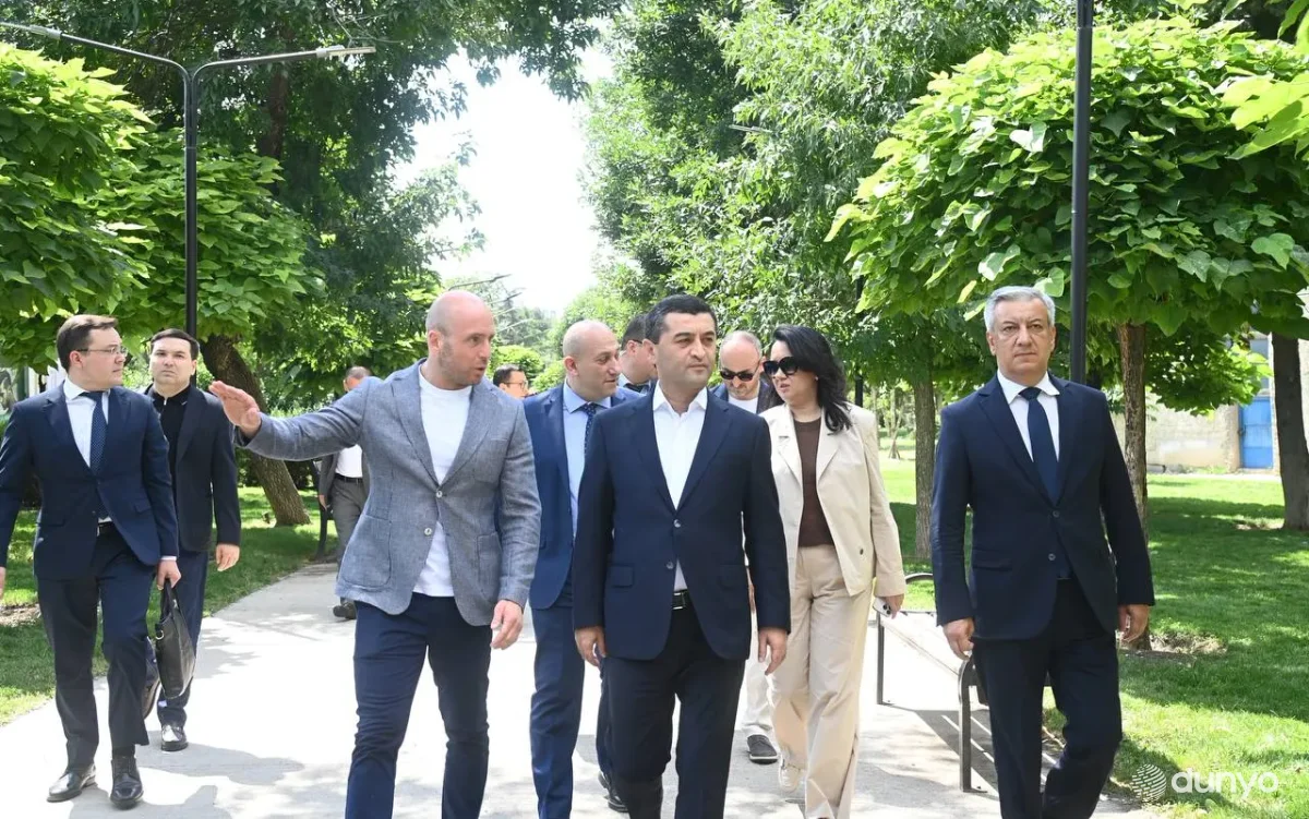 O'zbekiston tashqi ishlar vaziri Tbilisidagi Alisher Navoiy bog'iga tashrif buyurdi