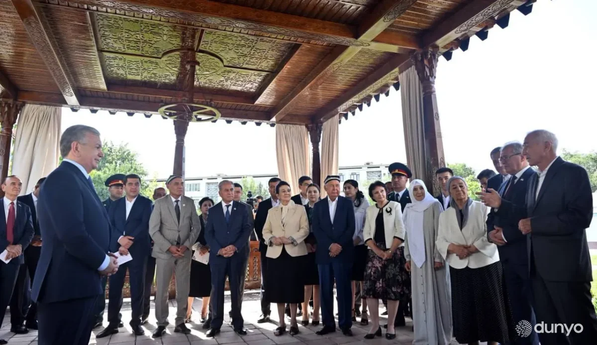 Ўзбекистон Президенти: Шайхонтоҳур мисолида хизматлар соҳасини ривожлантириш бўйича янги чора-тадбирлар режасини қабул қиламиз