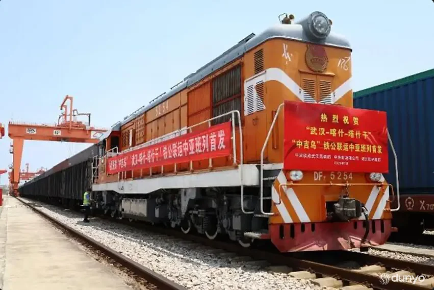 Из китайского города Ухань впервые отправился грузовой поезд по маршруту Китай-Кыргызстан-Узбекистан