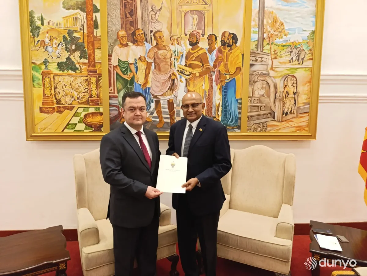 Ўзбекистоннинг Шри-Ланкадаги биринчи элчиси Давлат протоколи раҳбарига ишонч ёрлиғи нусхаларини топширди