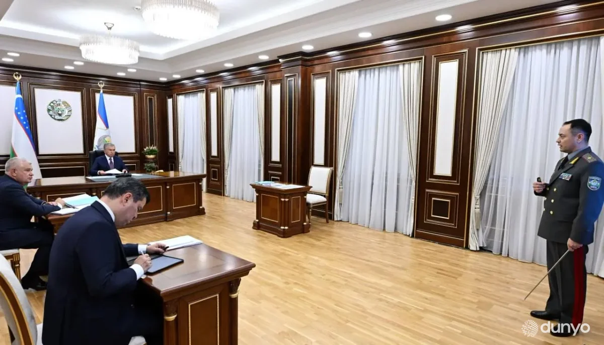Президент Узбекистана ознакомился с презентацией предложений о совершенствовании системы военного образования