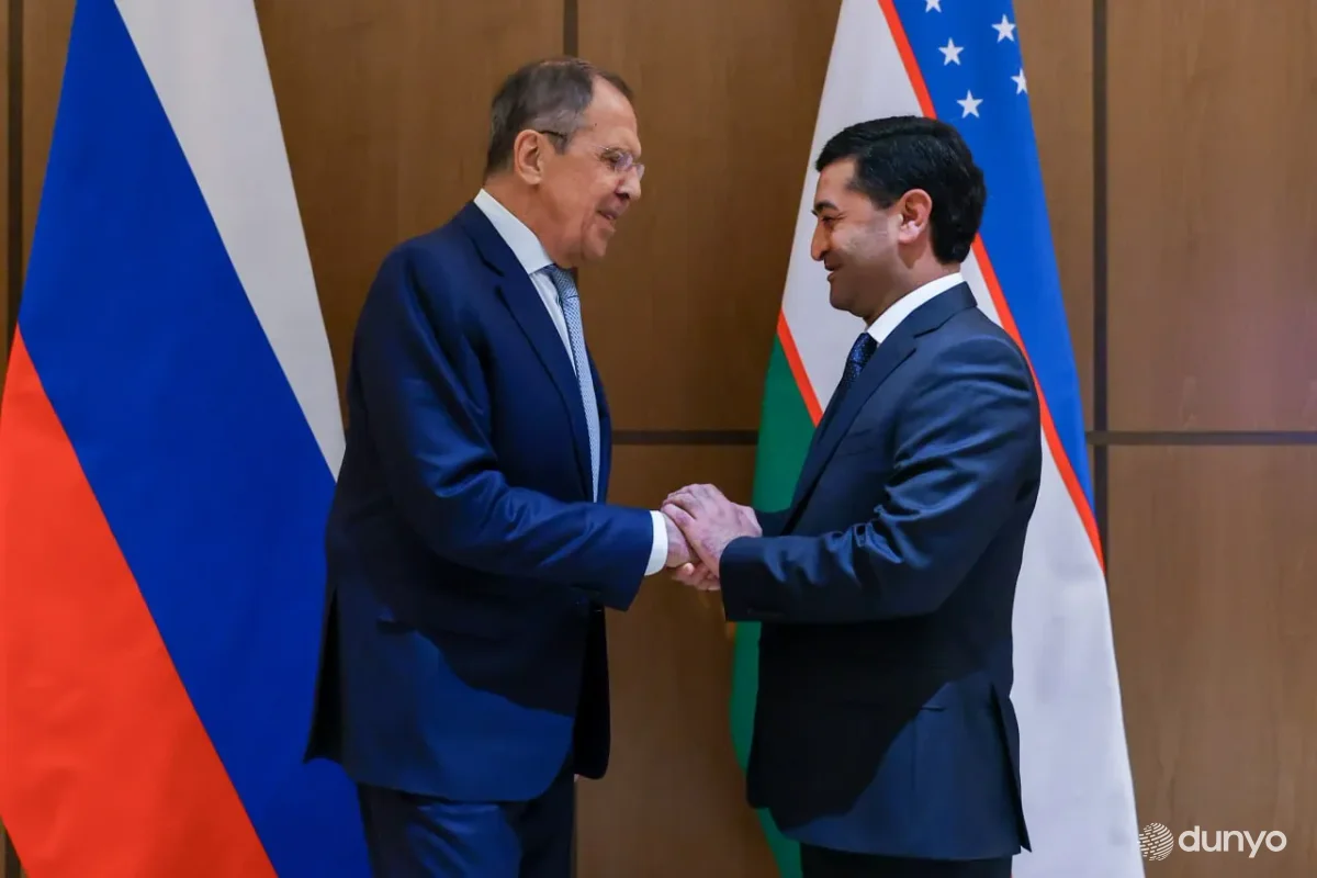 Главы МИД Узбекистана и России обсудили по телефону вопросы сотрудничества в двустороннем и многостороннем форматах