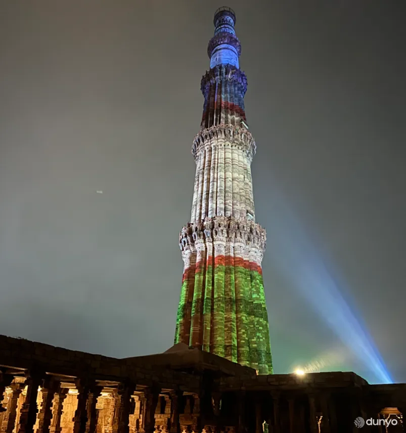 1 сентябрь куни Деҳлидаги Қутб минор биринчи марта Ўзбекистон давлат байроғи рангларига бурканди