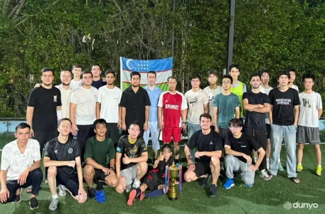 В честь 34-й годовщины независимости Узбекистана в Гуанчжоу состоялись соревнования соотечественников по футболу