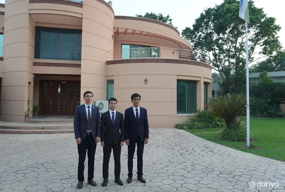 Студенты УМЭД и Ташкентского государственного экономического университета изучают основы дипломатической службы в Посольстве Узбекистана в Пакистане