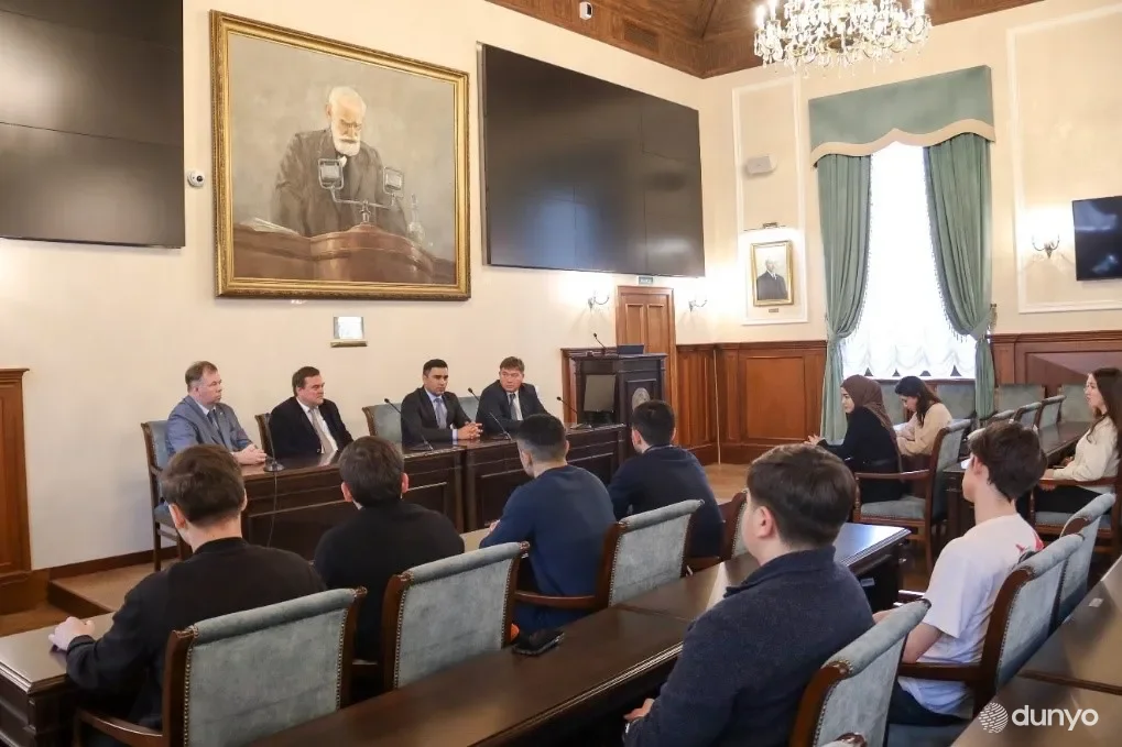 Ўзбекистон дипломатлари Биринчи Санкт-Петербург давлат тиббиёт университетида таҳсил олаётган ватандошлар билан учрашди