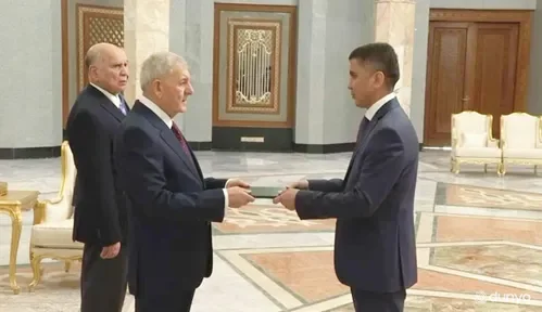 Новый посол Узбекистана вручил верительные грамоты Президенту Ирака