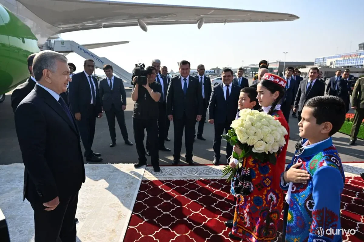 Президент Узбекистана прибыл с рабочим визитом в Душанбе