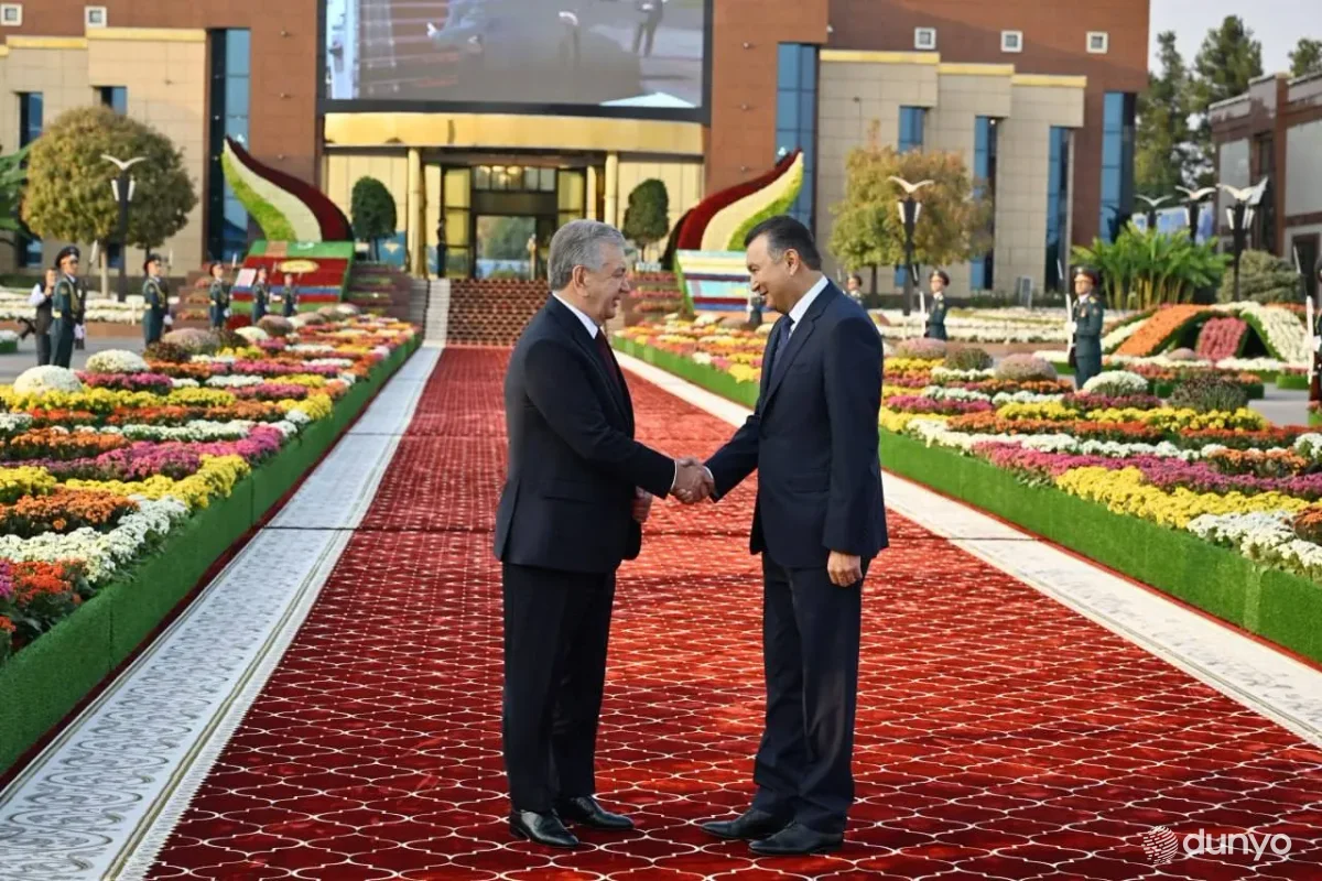 Президент Узбекистана завершил рабочий визит в Таджикистан и отбыл в Ташкент