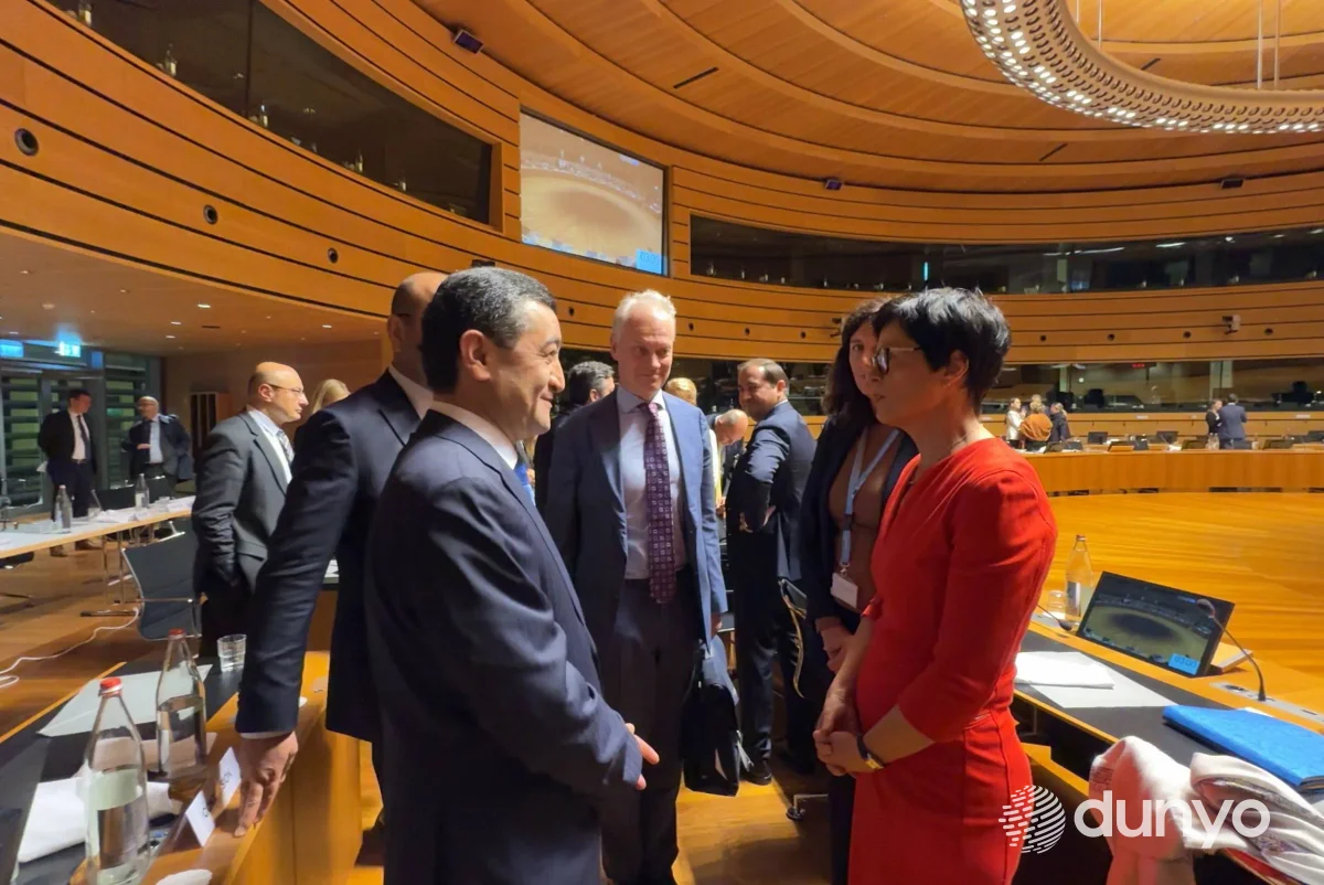 Ўзбекистон ТИВ раҳбари ва Кенгайиш масалалари бўйича Европа комиссари бўлажак тадбирлар кун тартибини муҳокама қилдилар