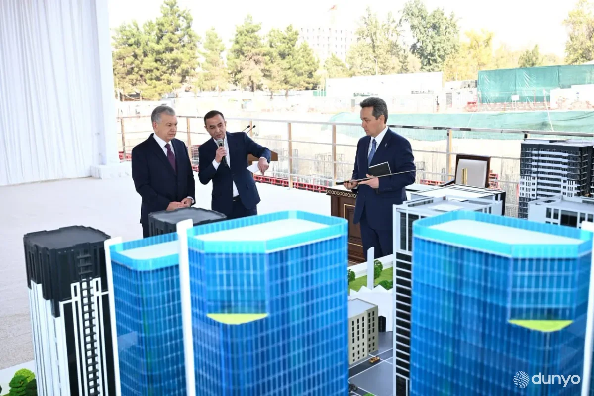 Ўзбекистон Президенти Мирзо Улуғбек туманидаги "IT-Park" лойиҳасининг иккинчи босқичига тамал тоши қўйиш маросимида иштирок этди